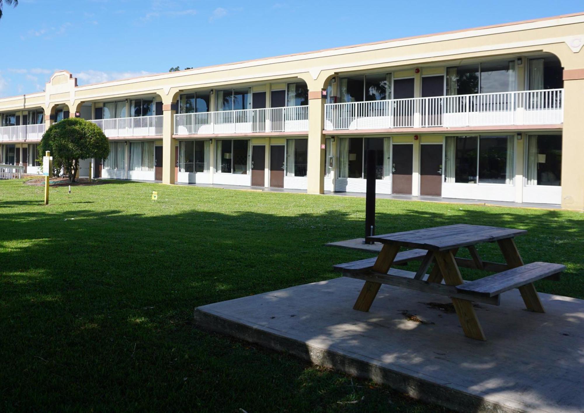Econo Lodge Port Canaveral Area Merritt Island Exterior foto